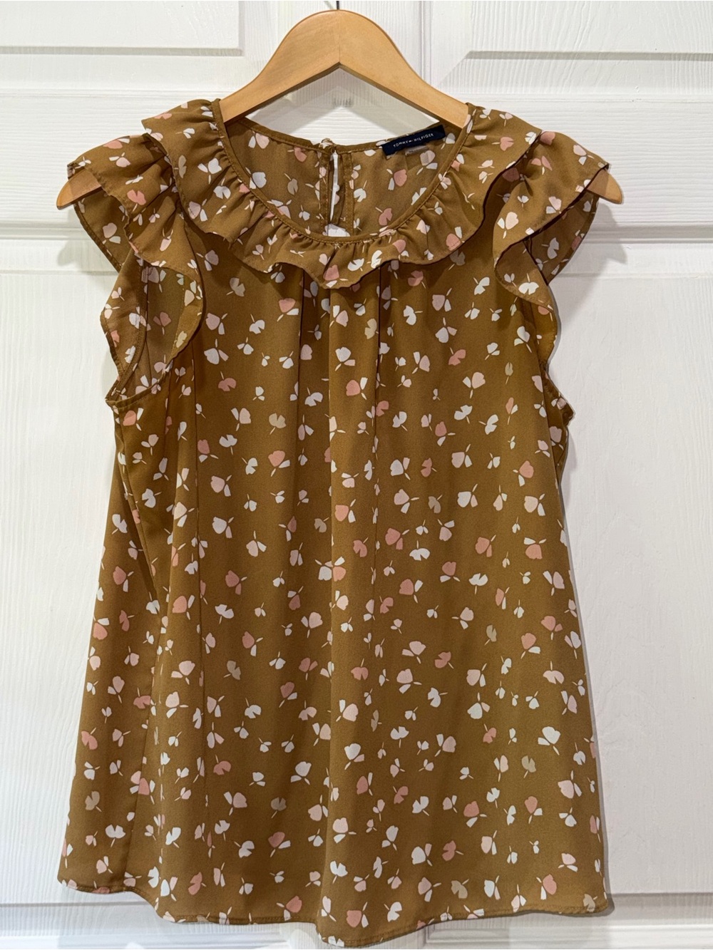 Tommy Hilfiger Large Sleeveless Top with Ruffle Collar